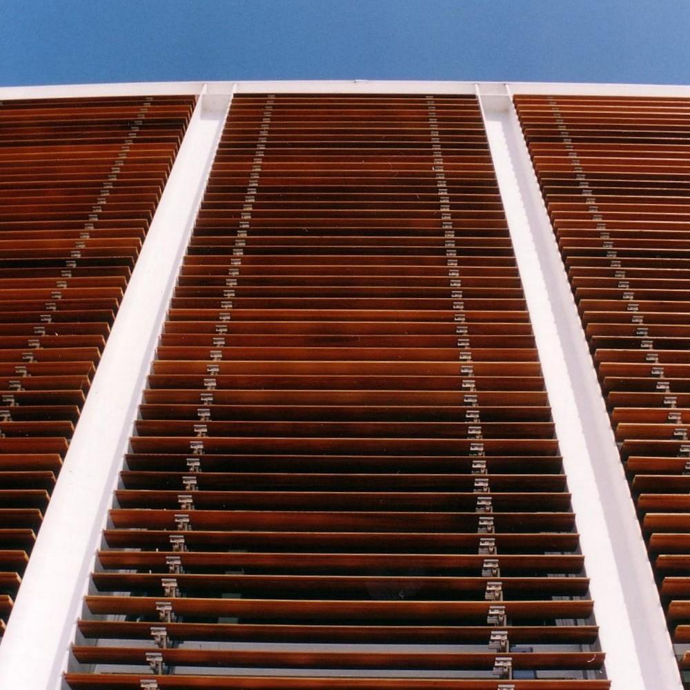 Tilting Rack-Arm Louvres - Shade Factor